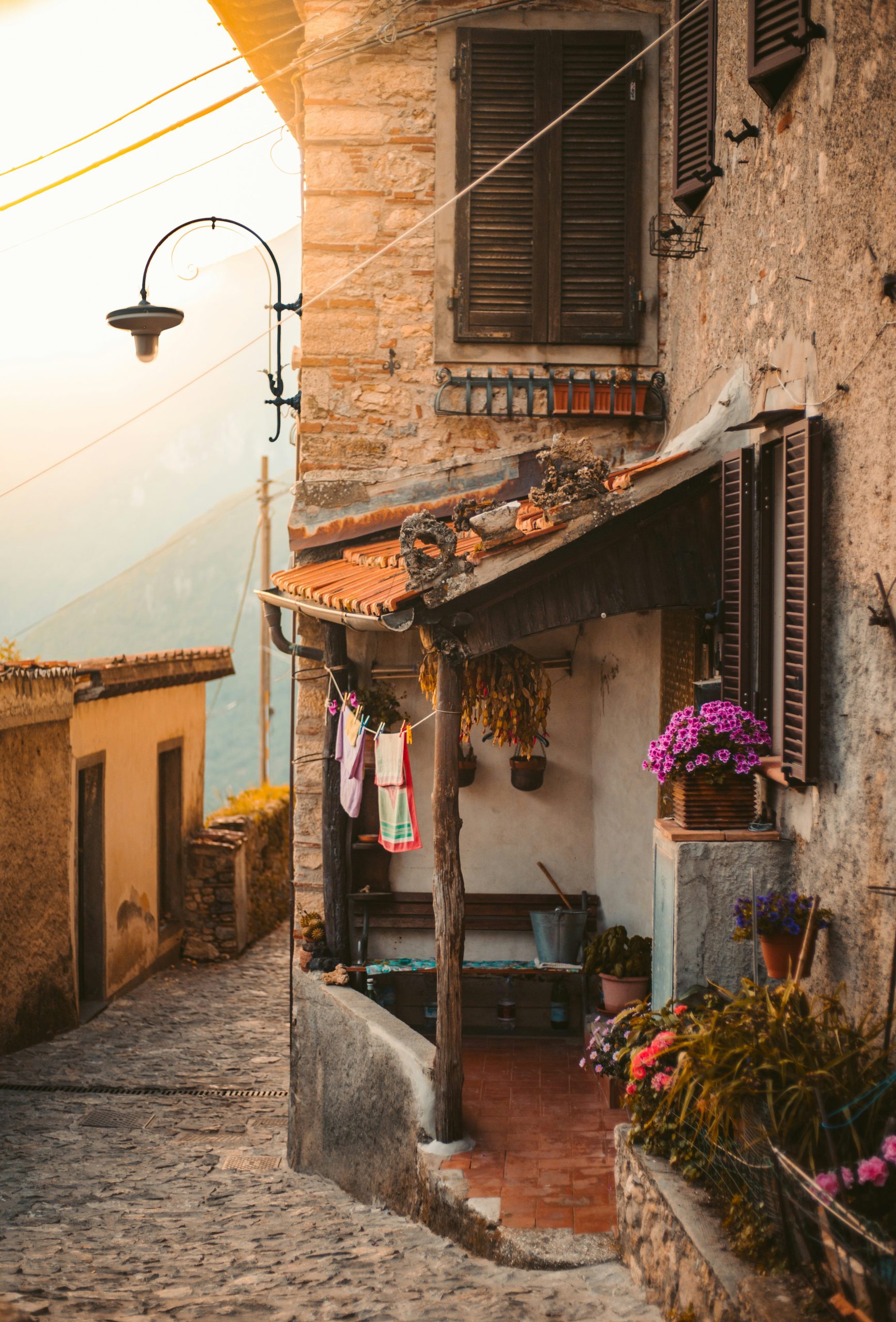 Linen and leather — the Italy summer uniform